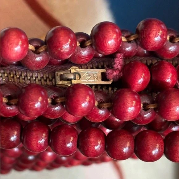 VINTAGE WALBORG bag, 60s/70s ruby red wooden bead clutch/hand bag JAPAN - Picture 13 of 16